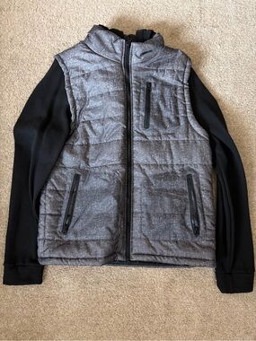 Men's Gray Quilted Vest with Black Sleeves - Hybrid Layering Jacket
